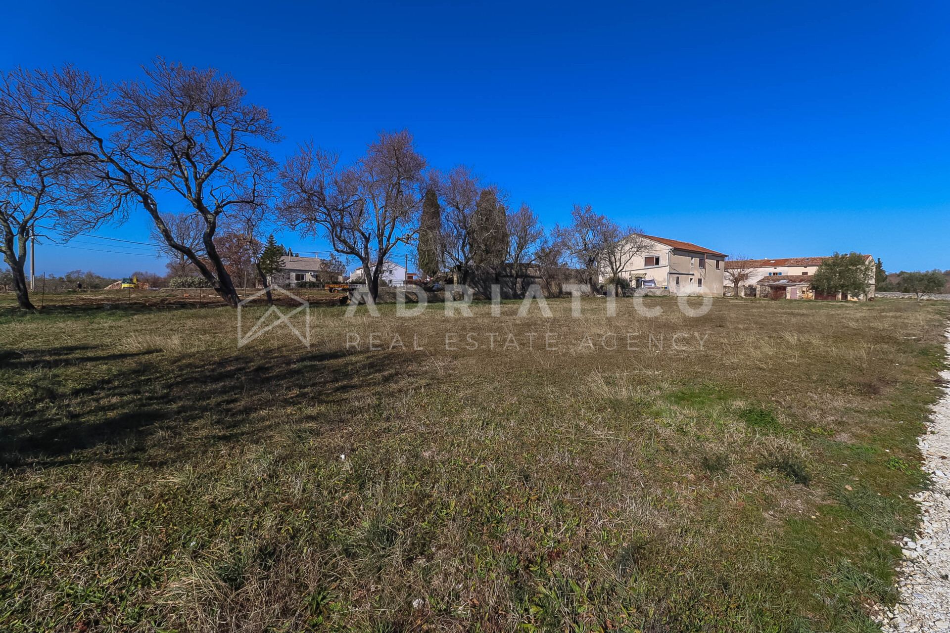 Land u Vodnjanu, 911m²