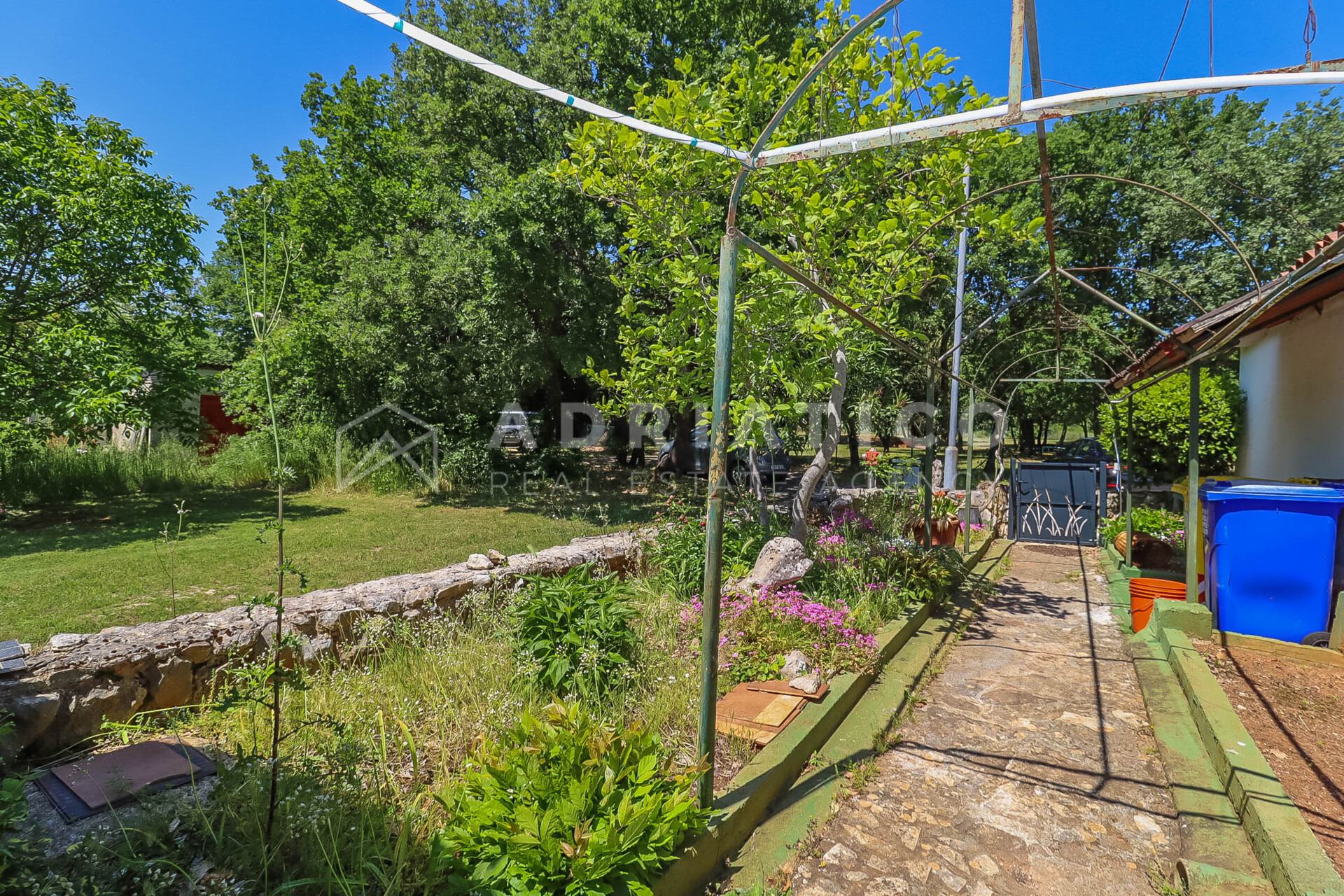 House u Rovinju, 325.44m², 5 soba, slika 5