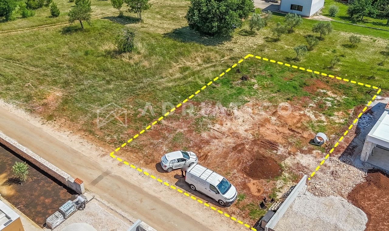 Land u Svetvinčenatu, 845m²