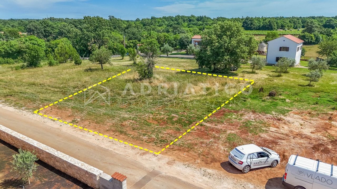 Land u Svetvinčenatu, 707m²