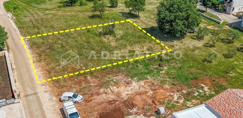 Zemljište u Svetvinčenatu, 707m², slika 2