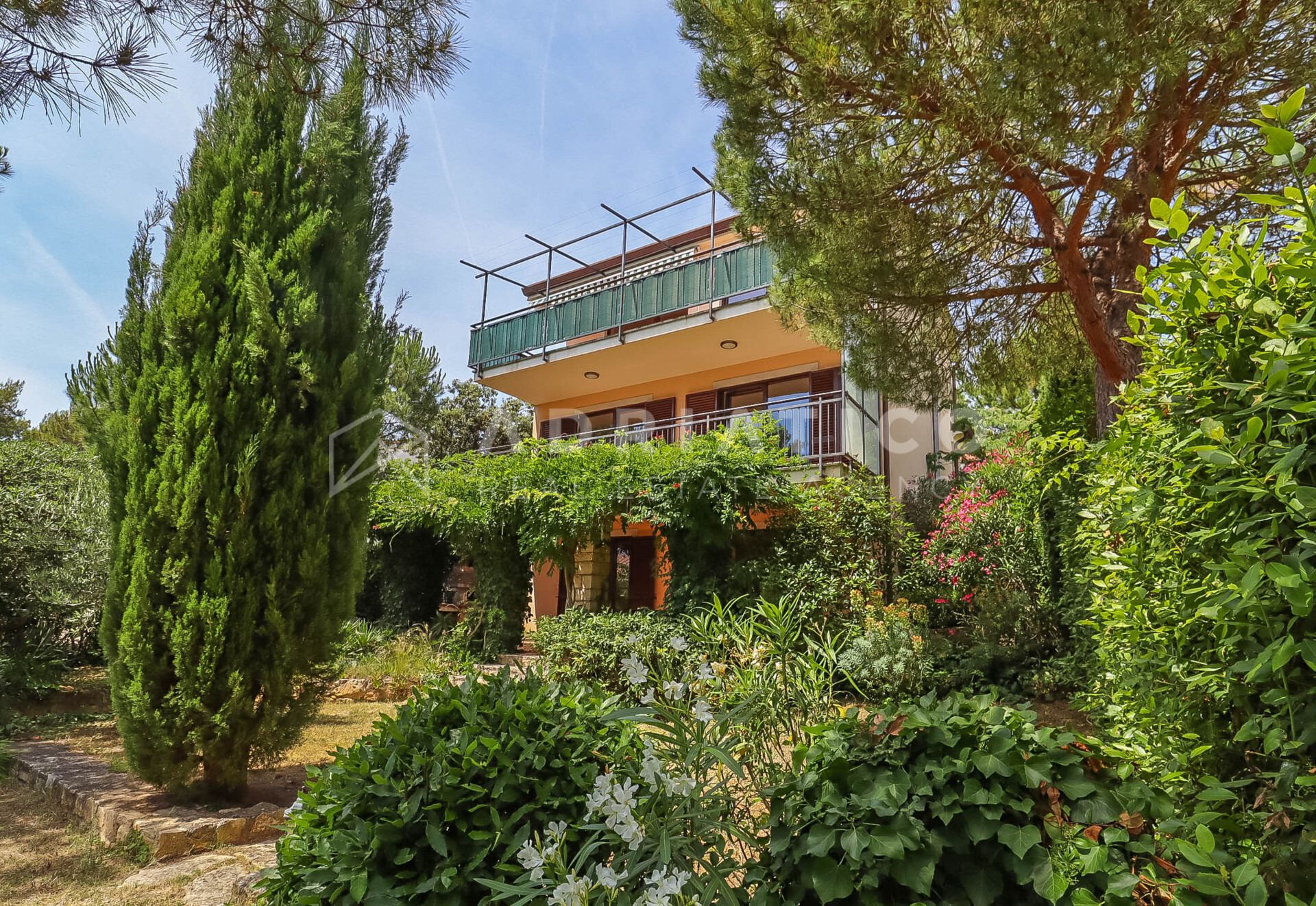 Kuća u Rovinju, 225.3m², 2 sobe
