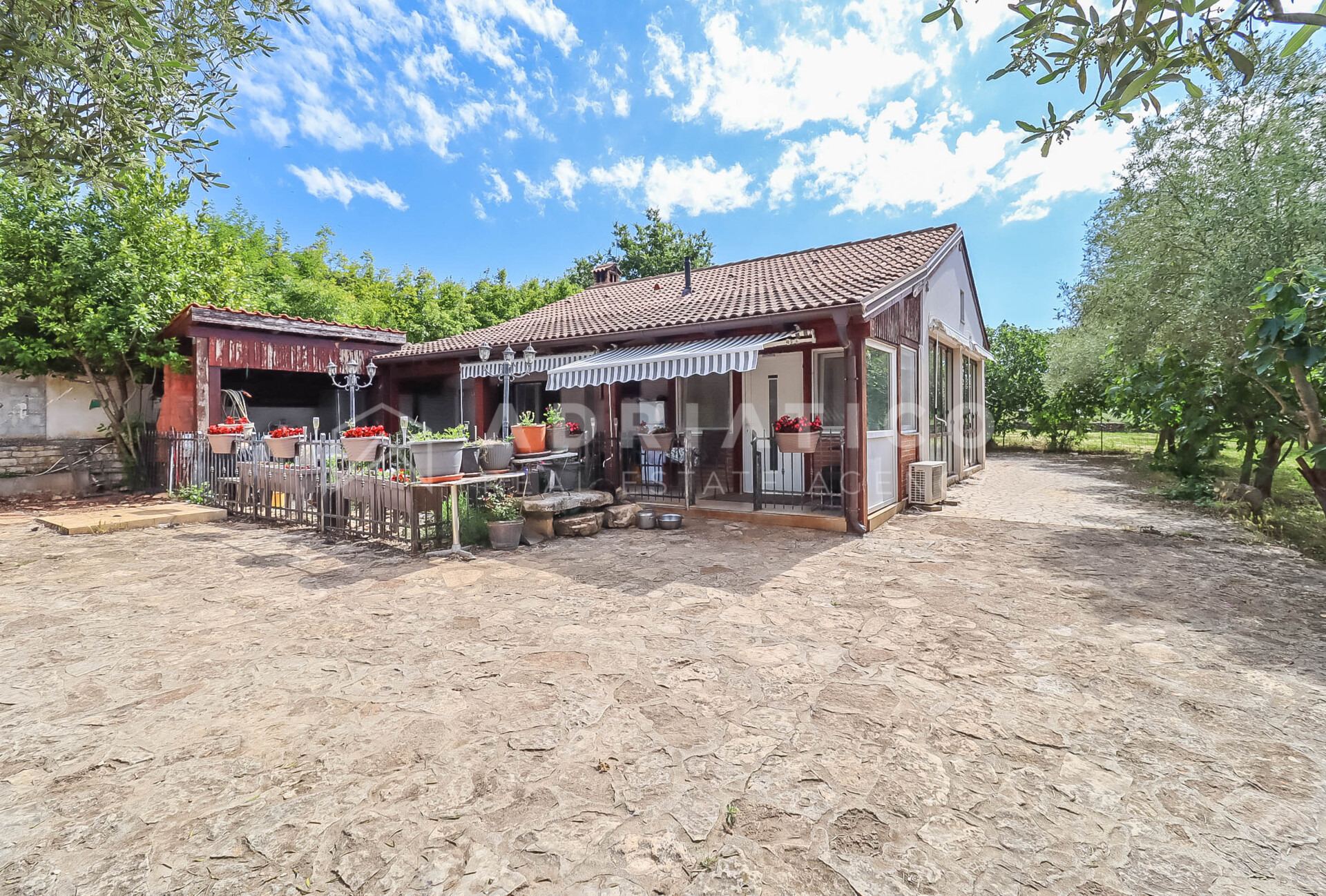 Haus u Rovinju, 250m², 2 sobe, slika 4