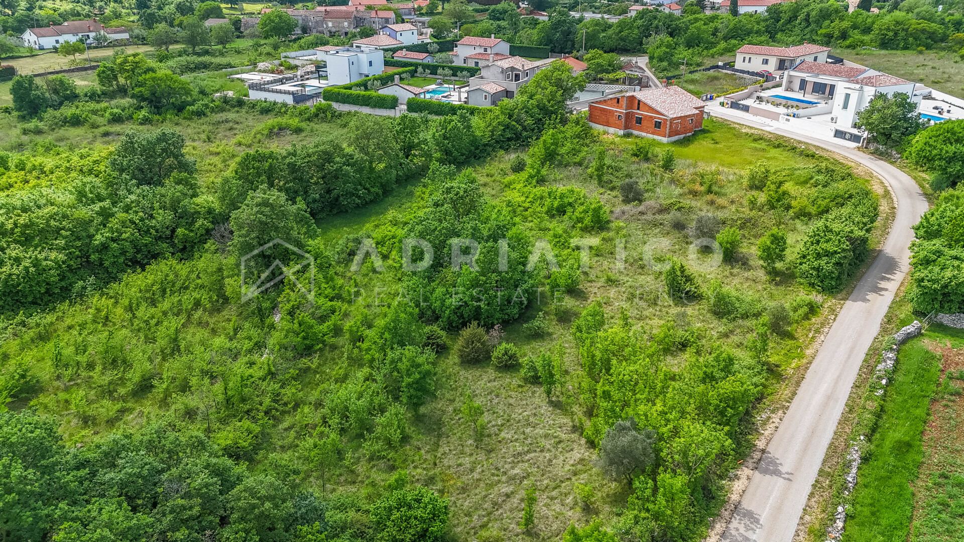 Zemljište u Marčani, 701m²
