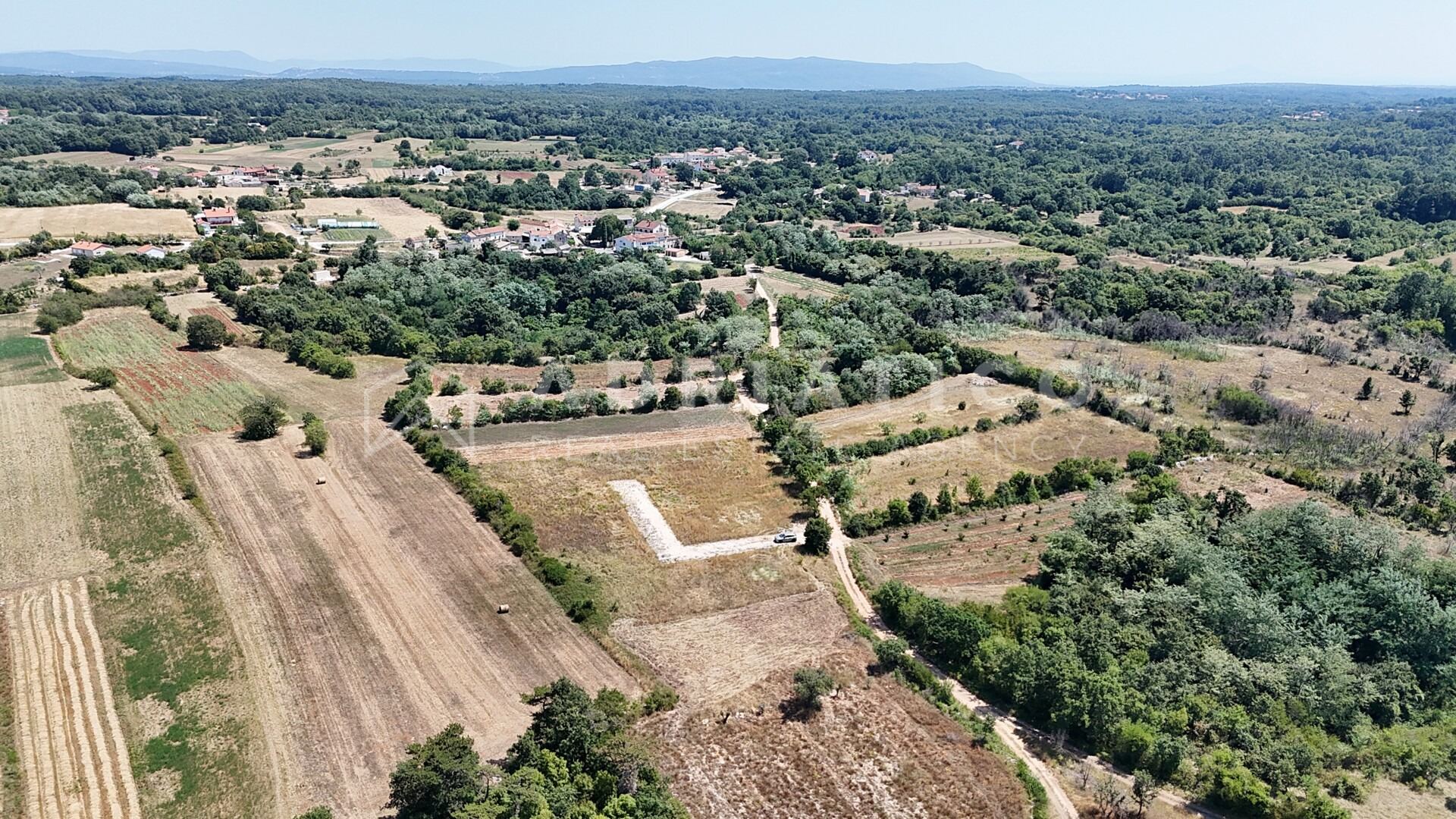 Zemljište u Žminju, 545m²