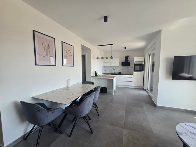 Wohnung u Zadru, 75.47m², 2 sobe