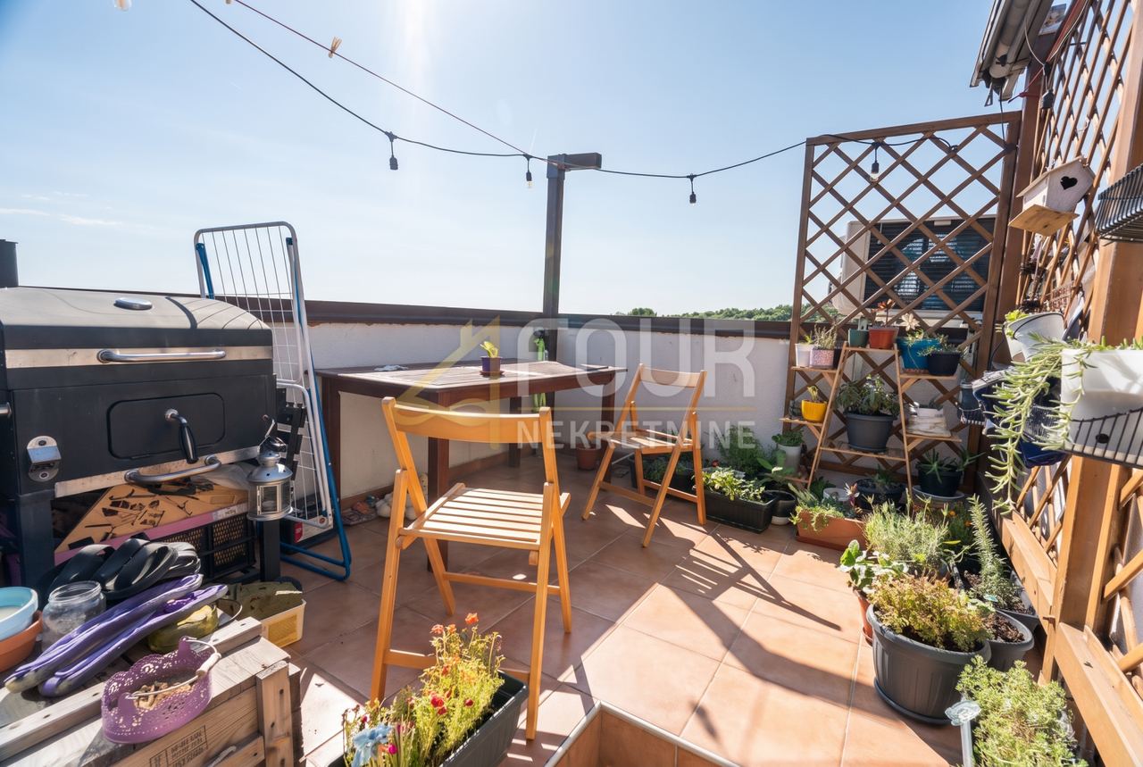 Appartamento u Ližnjanu, 90m², 2 sobe