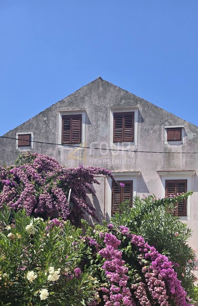Casa u Mali Lošinju, 488m²