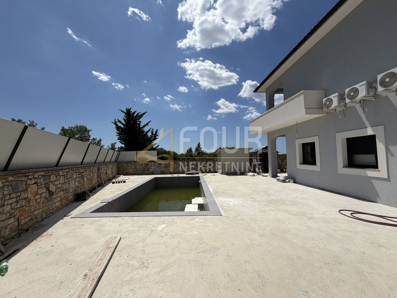 Haus u Vodnjanu, 408m², 8 soba