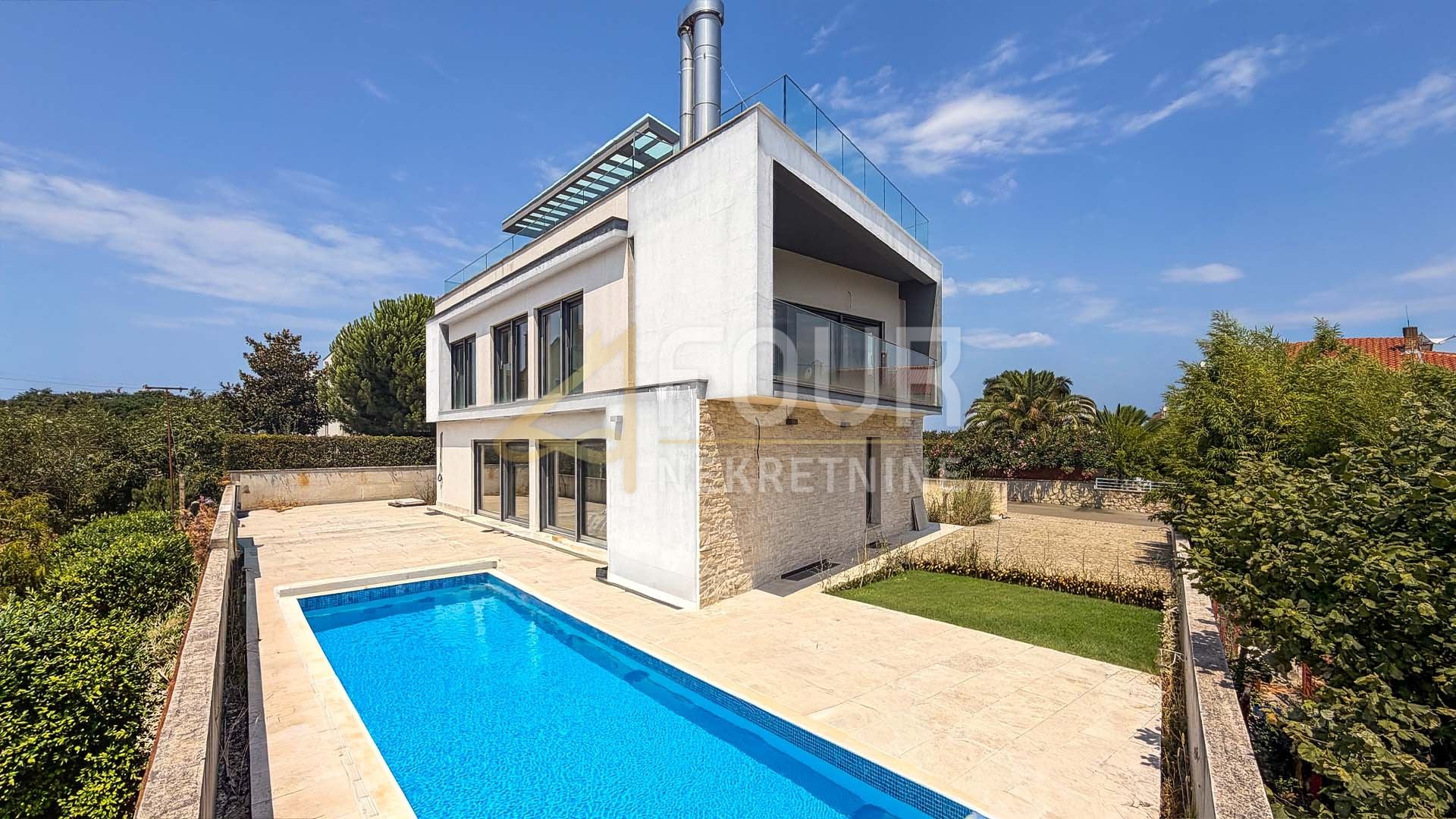 Haus u Rovinju, 394m², 6 soba