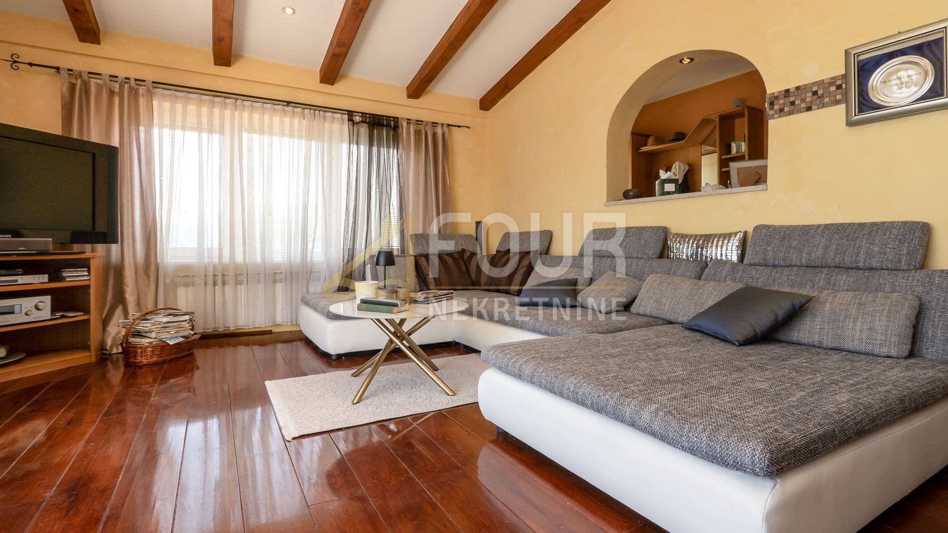 Haus u Opatiji, 347.35m², 3 sobe, slika 3