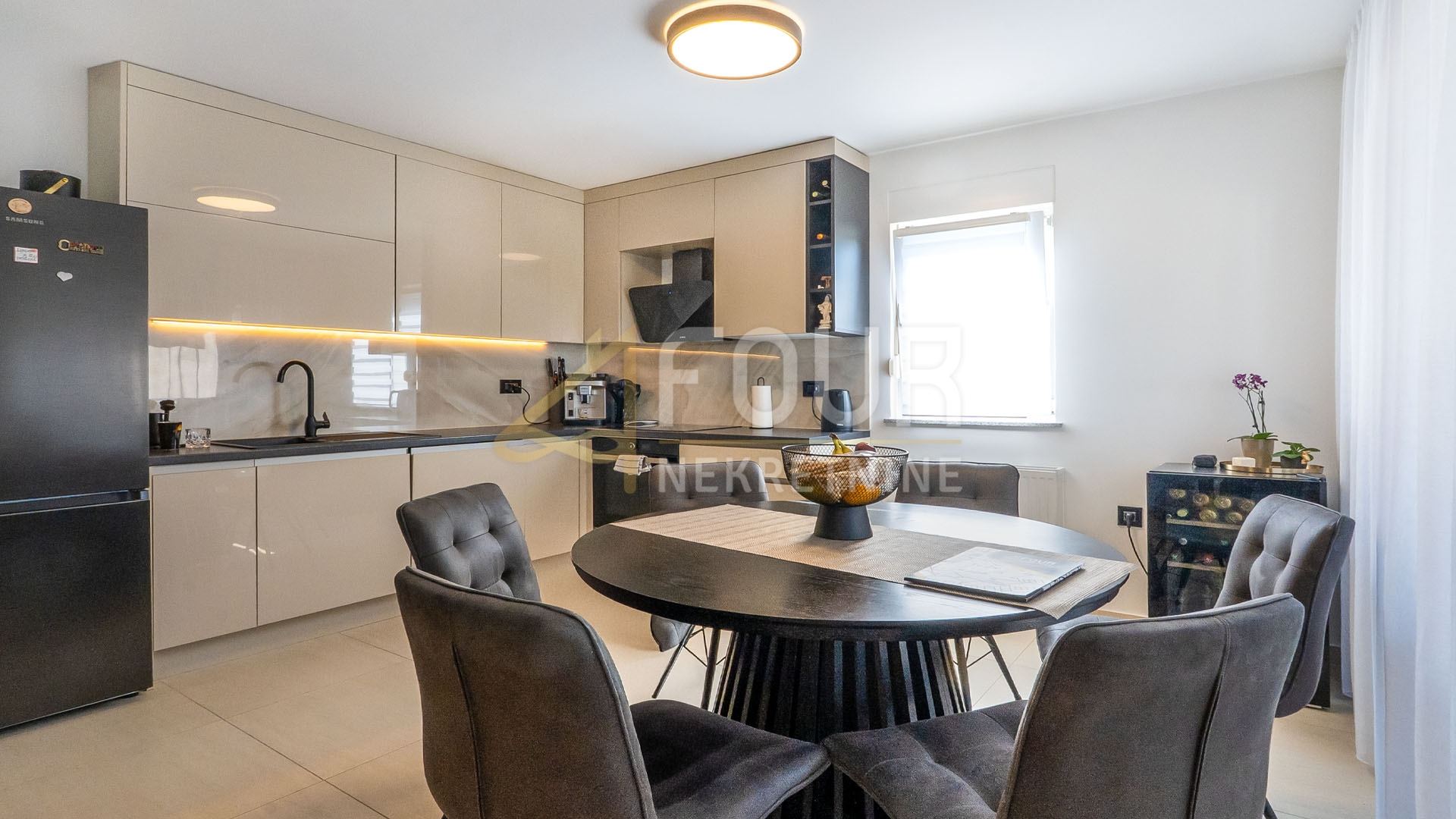 Apartment u Viškovu, 144.1m², 5 soba, slika 2