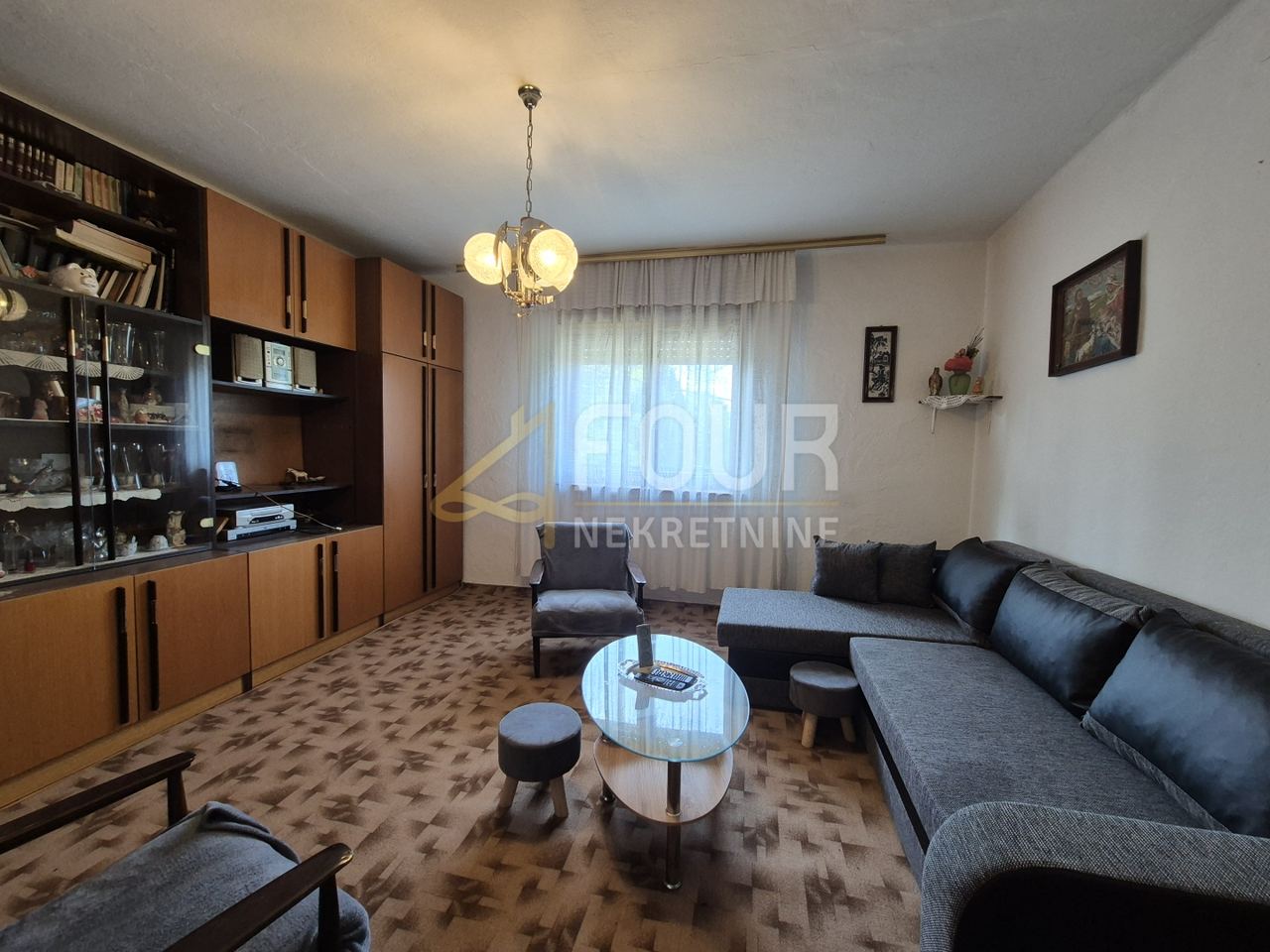 Haus u Ravna Gori, 166m², 2 sobe