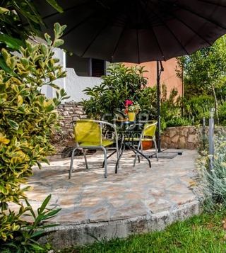Haus u Rovinju, 205m², 7 soba