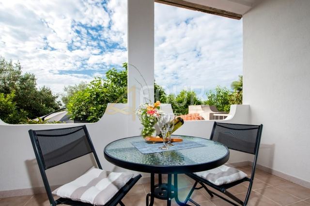 House u Rovinju, 205m², 7 soba, slika 2