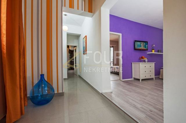 House u Rovinju, 205m², 7 soba, slika 3