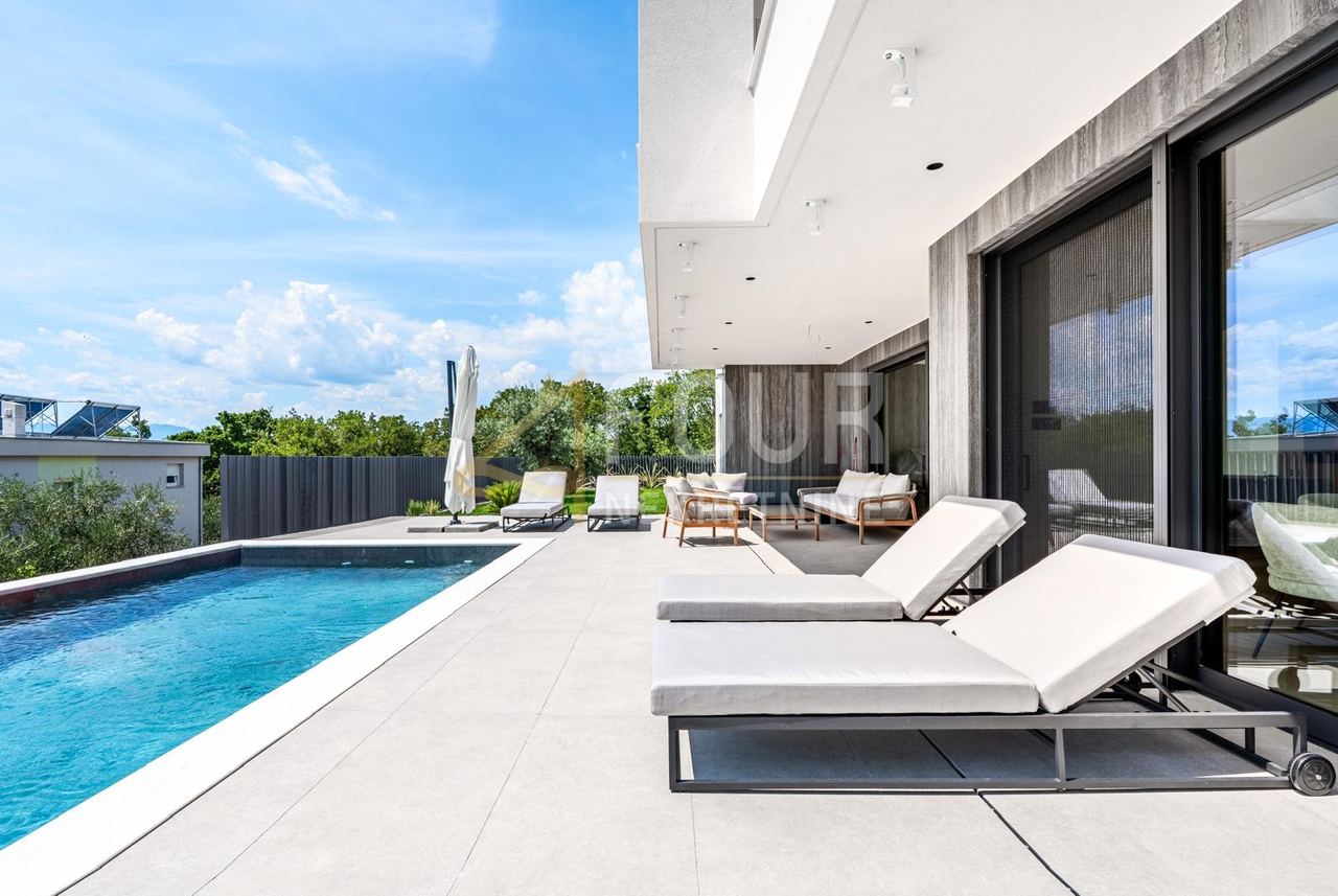 House u Kostreni, 403.14m², 8 soba