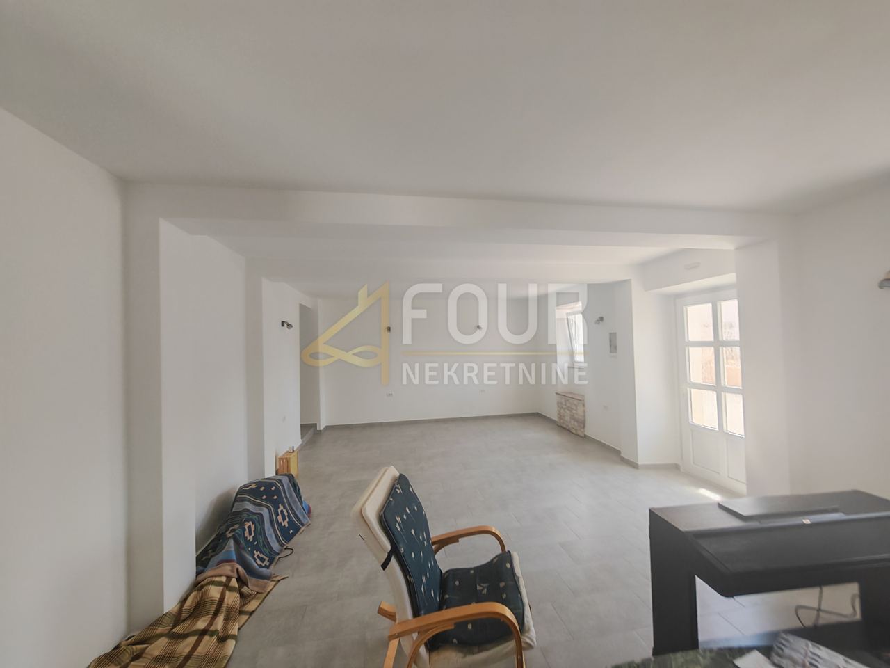 Kuća u Medulinu, 274m², 6 soba, slika 2