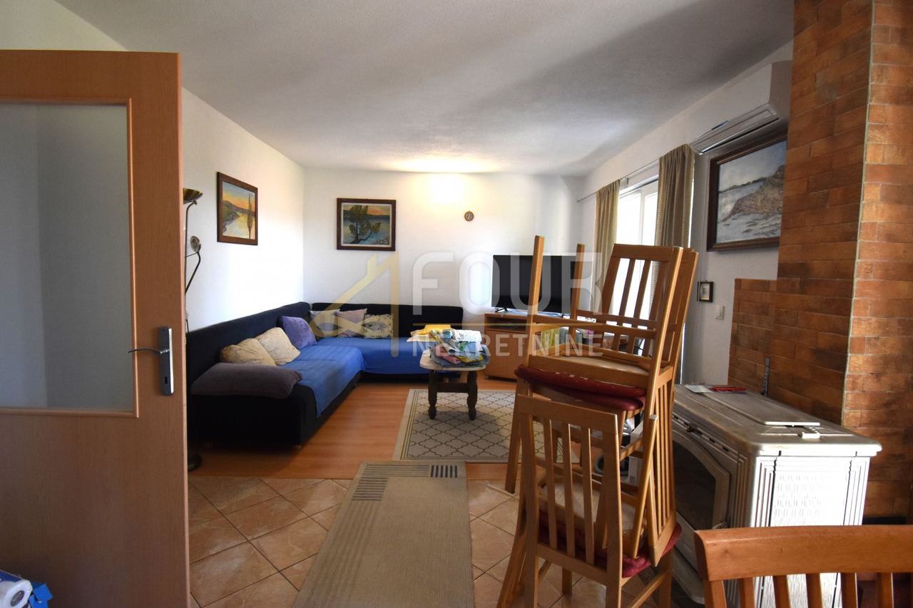 Haus u Novi Vinodolskiu, 345m², 8 soba, slika 3