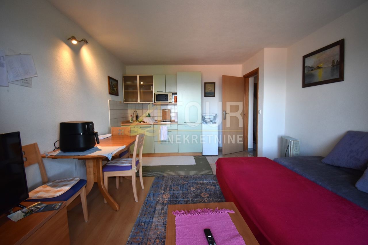 Haus u Novi Vinodolskiu, 345m², 8 soba, slika 5
