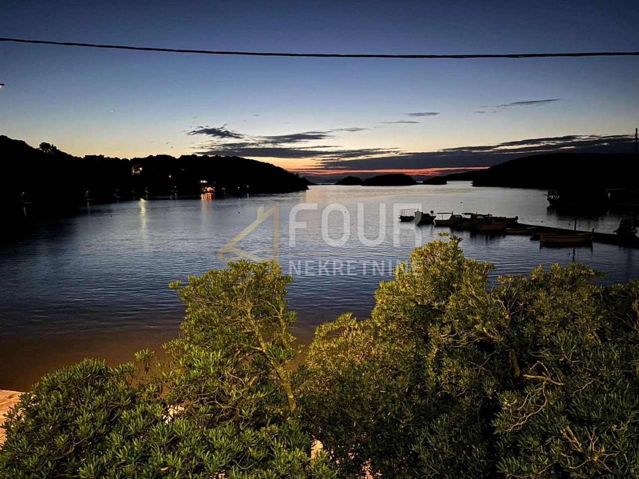 House u Rabu, 420m², 12 soba