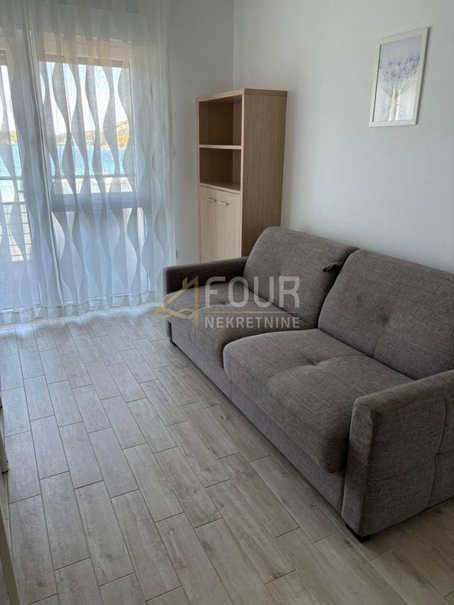 House u Rabu, 420m², 12 soba, slika 2