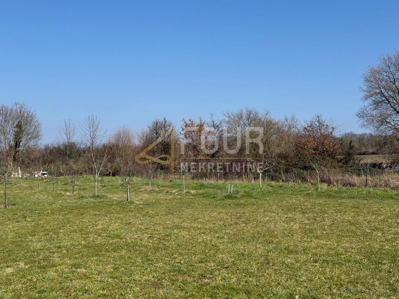Zemljište u Marčani, 2596m²