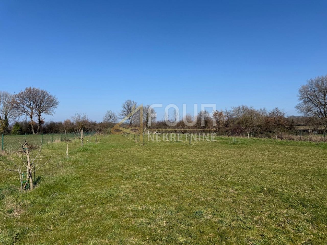 Land u Marčani, 2596m², slika 2