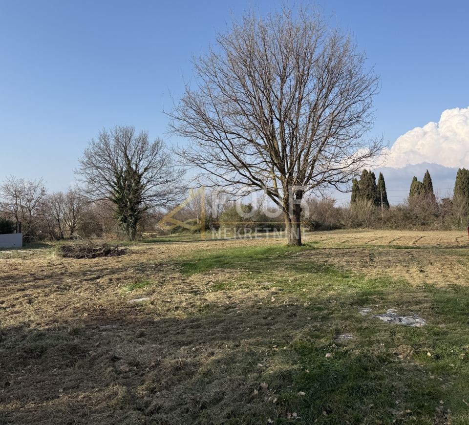 Grundstück u Ližnjanu, 674m²