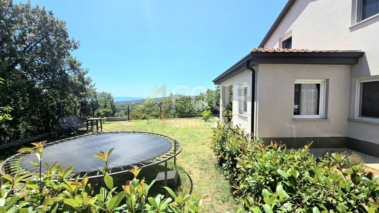 Haus u Bakaru, 292m², 4 sobe