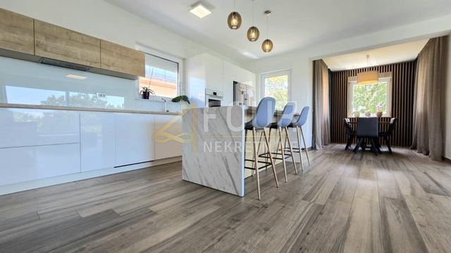 Casa u Bakaru, 292m², 4 sobe, slika 4