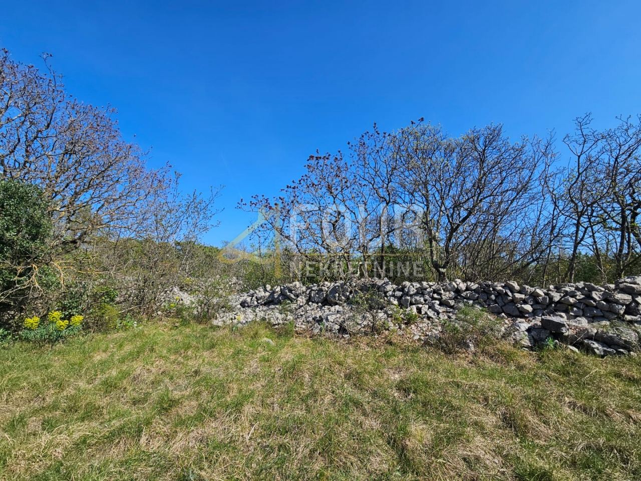 Land u Omišalju, 2070m², slika 2
