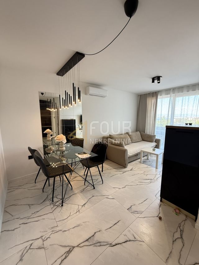 Apartment u Crikvenici, 161.1m², 4 sobe