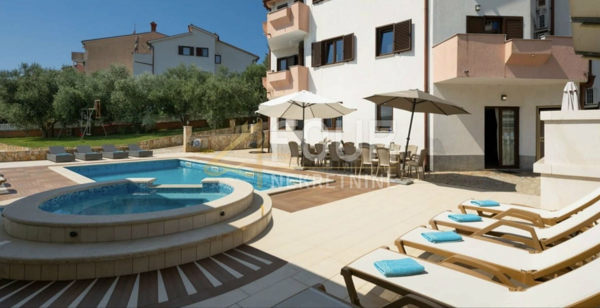 House u Puli, 500m², 9 soba, slika 2