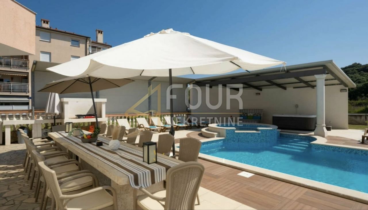 House u Puli, 500m², 9 soba, slika 3