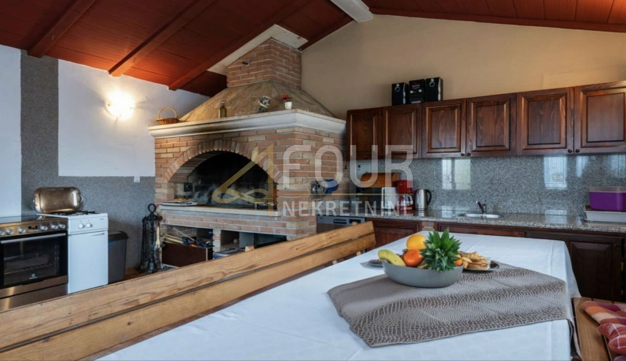 House u Puli, 500m², 9 soba, slika 4