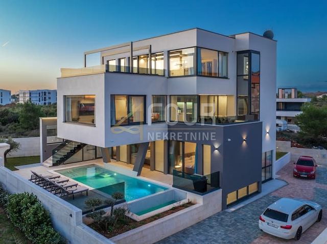 Haus u Medulinu, 440m², 4 sobe