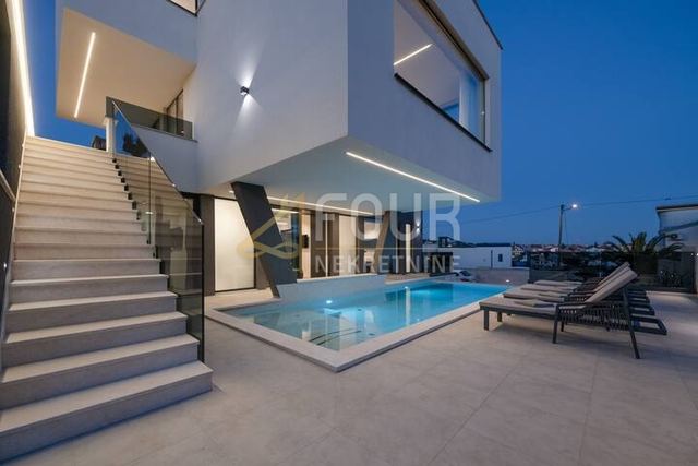 Casa u Medulinu, 440m², 4 sobe, slika 2