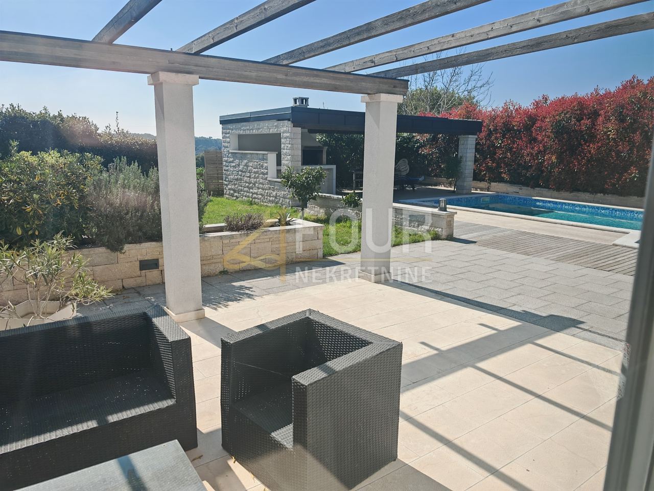 Haus u Puli, 336m², 3 sobe, slika 3