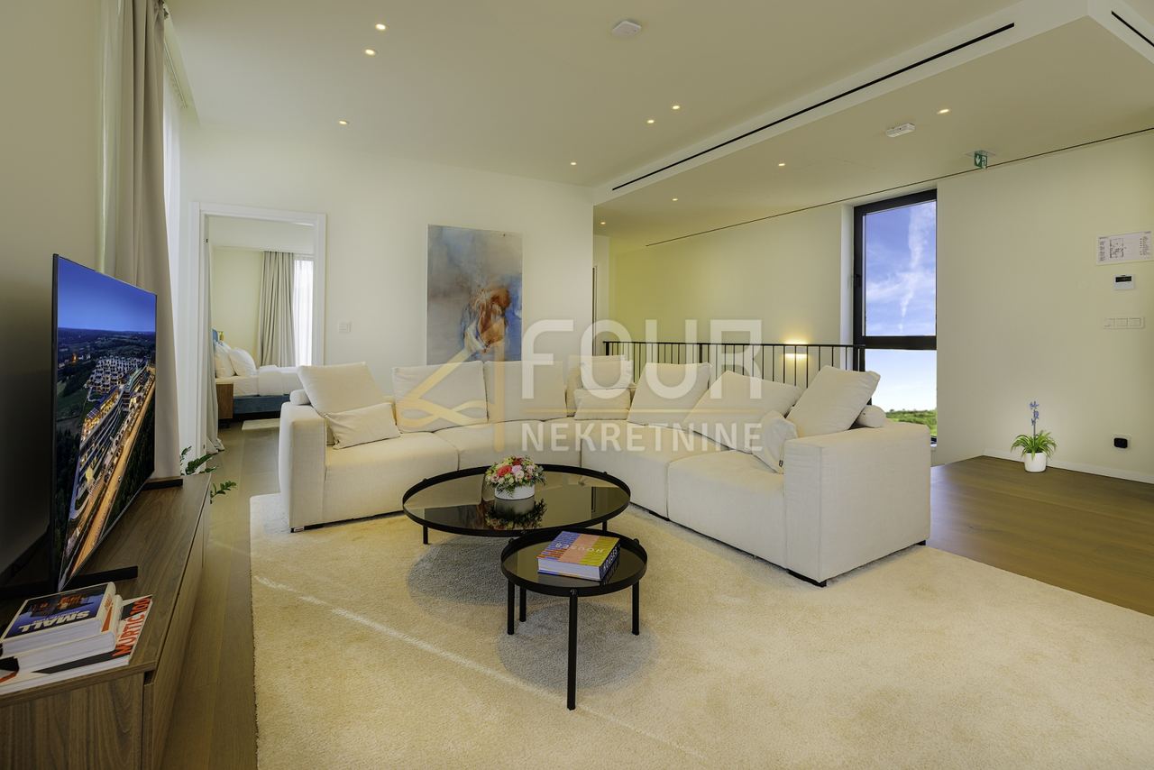 Haus u Umagu, 327.9m², 3 sobe