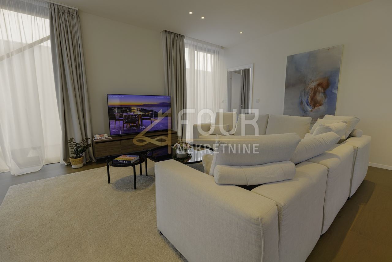 House u Umagu, 329.13m², 3 sobe, slika 5