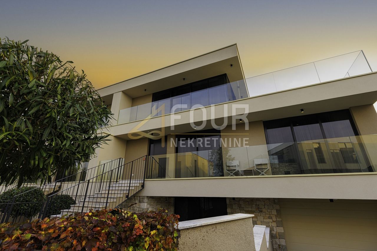 Haus u Umagu, 279.96m², 2 sobe