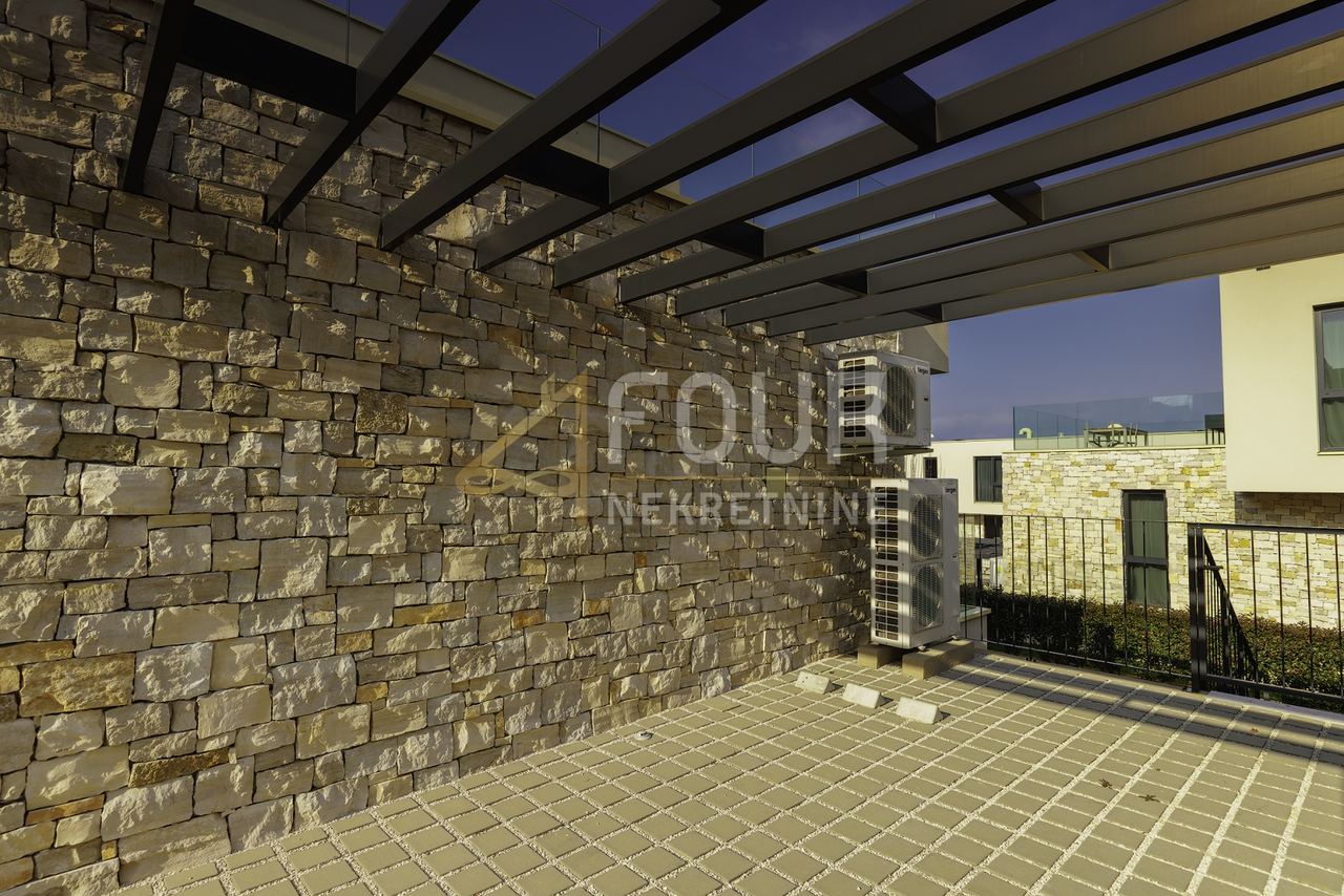 House u Umagu, 262.74m², 2 sobe, slika 3