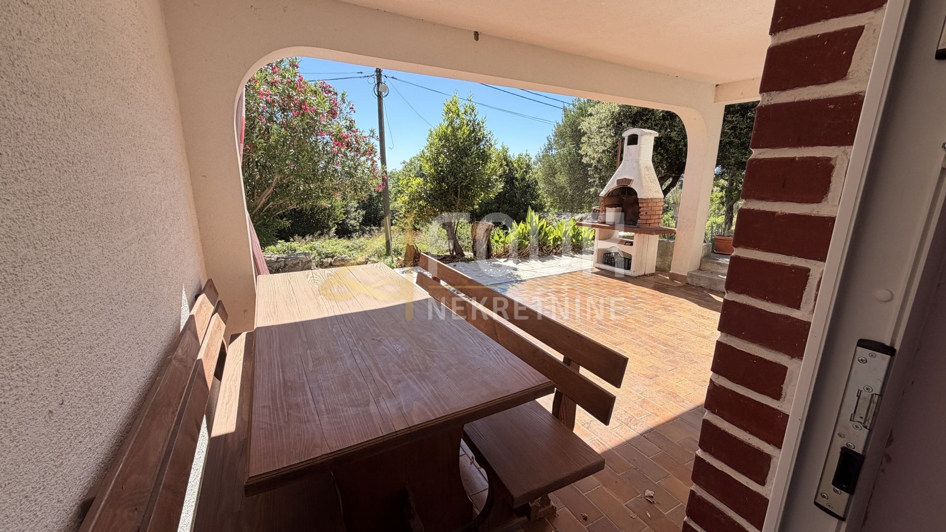 House u Rabu, 239000m², 2 sobe