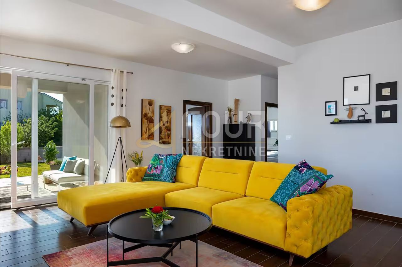 House u Rovinju, 140m², 3 sobe, slika 2