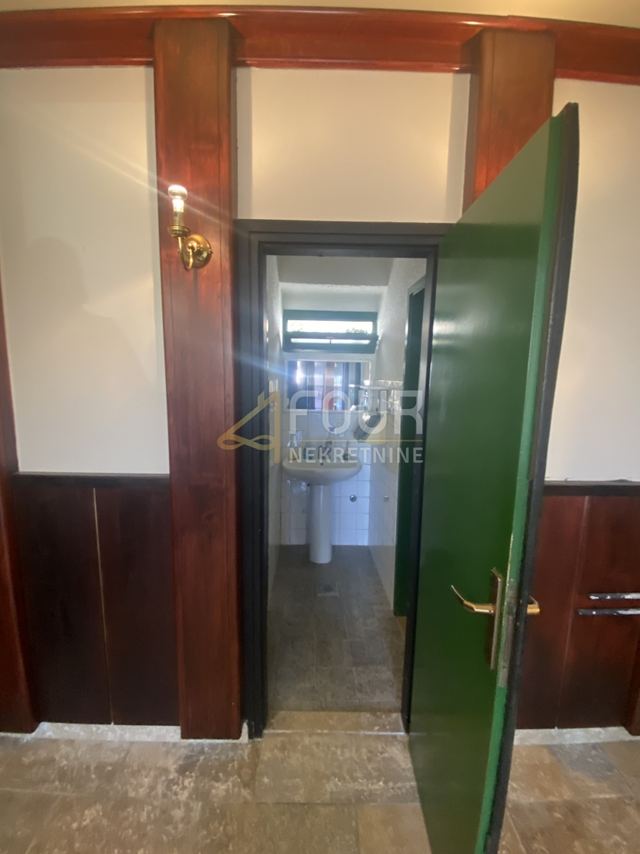 Locale commerciale u Parenzo (Poreč)u, 40m², slika 4