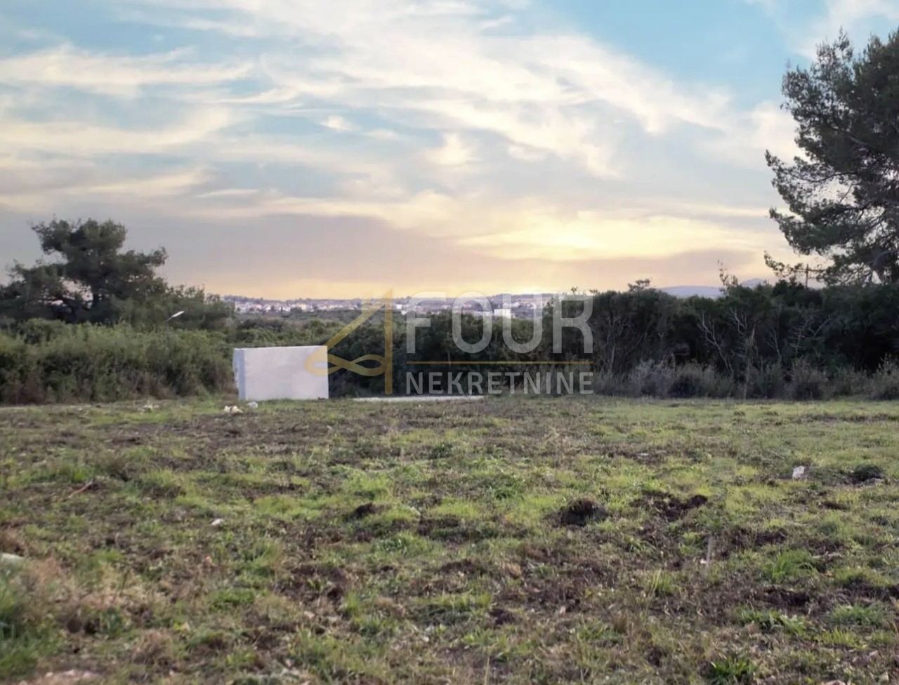 Terreno u Puli, 700m²