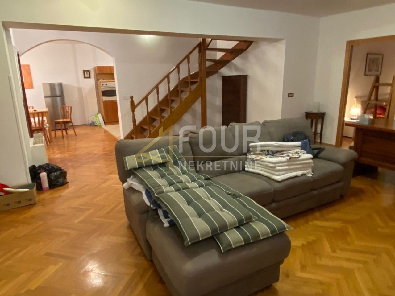 Haus u Sveti Lovreču, 290.27m², 3 sobe