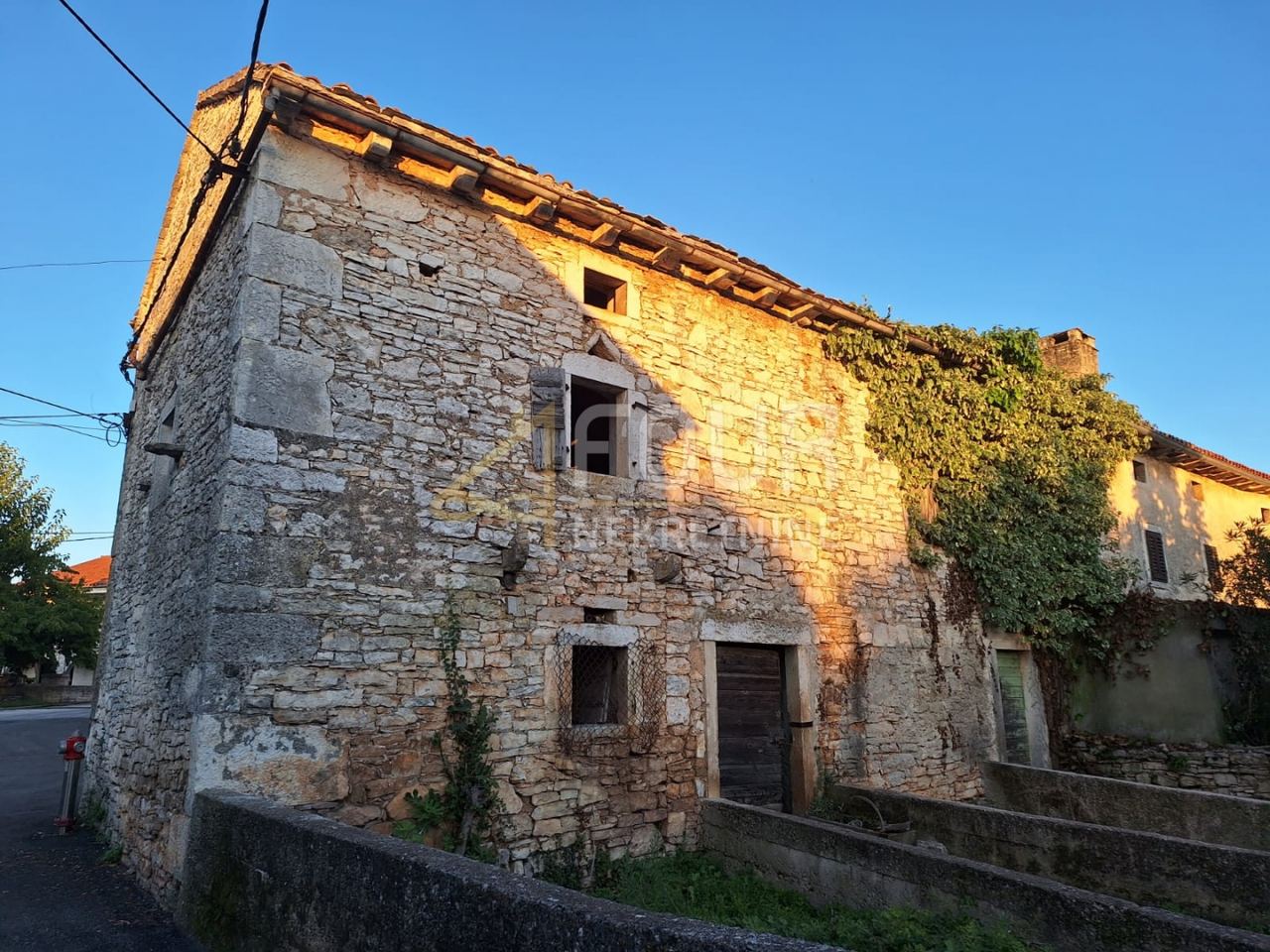 Haus u Marčani, 176m², 2 sobe
