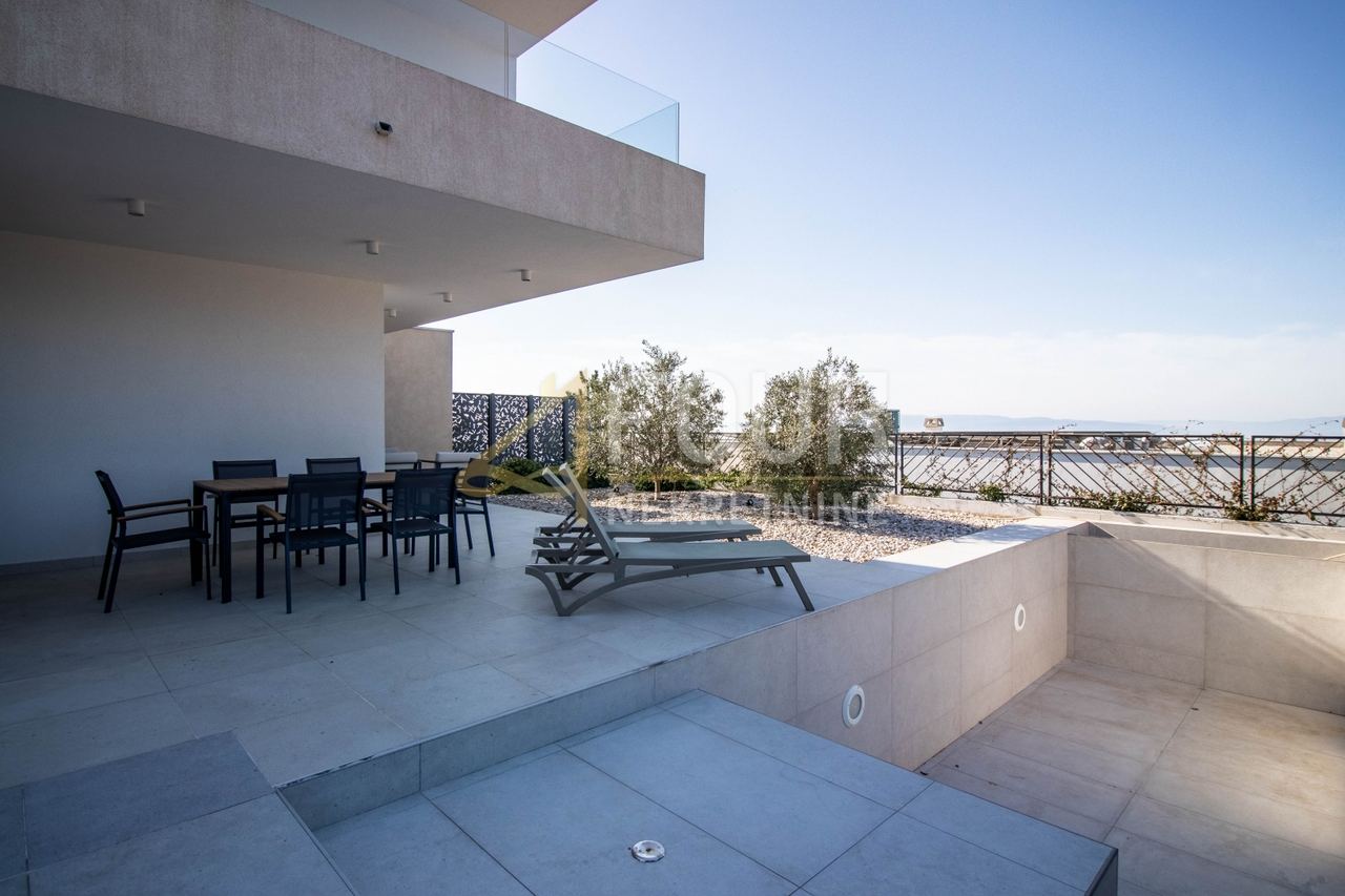 Wohnung u Kostreni, 208.7m², 3 sobe